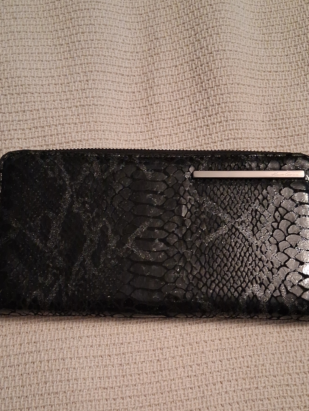 Kenneth Cole Black Snake-Texture Wallet